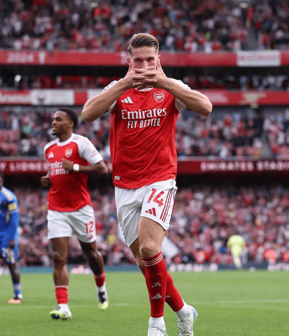 集结日阿森纳备战葡超；临场应变细节曝光；态度坚定；阵容厚度经受考验(一枪战三女激战现场的未来展望)-九游网址