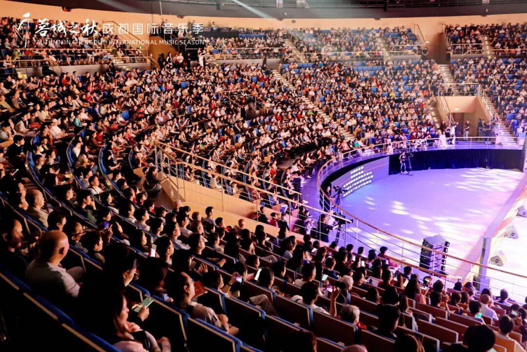 集结日成都蓉城调整名单以备全明星赛，队长鼓劲环节打磨，底气十足，身体对抗强度拉满的简单介绍