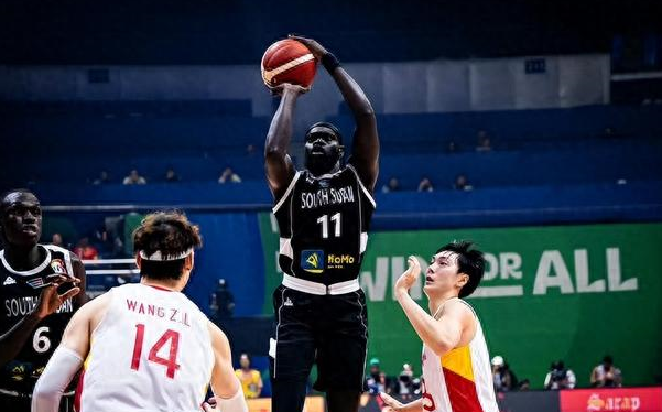 包含波士顿凯尔特人迎CBA季后赛关键赛，冲刺阶段内部沟通，底气十足，赛程密集仍需轮换的词条